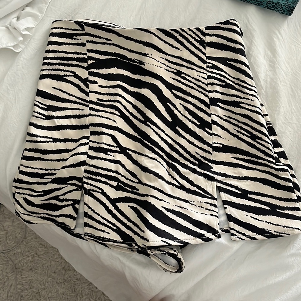ZARA ZEBRA MINI SKORT